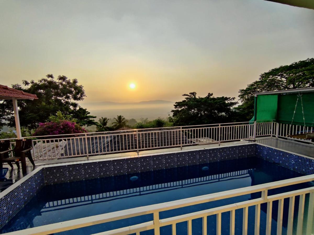Whitehouse Homestay By Oxystays Hospitality อลีบาก ภายนอก รูปภาพ