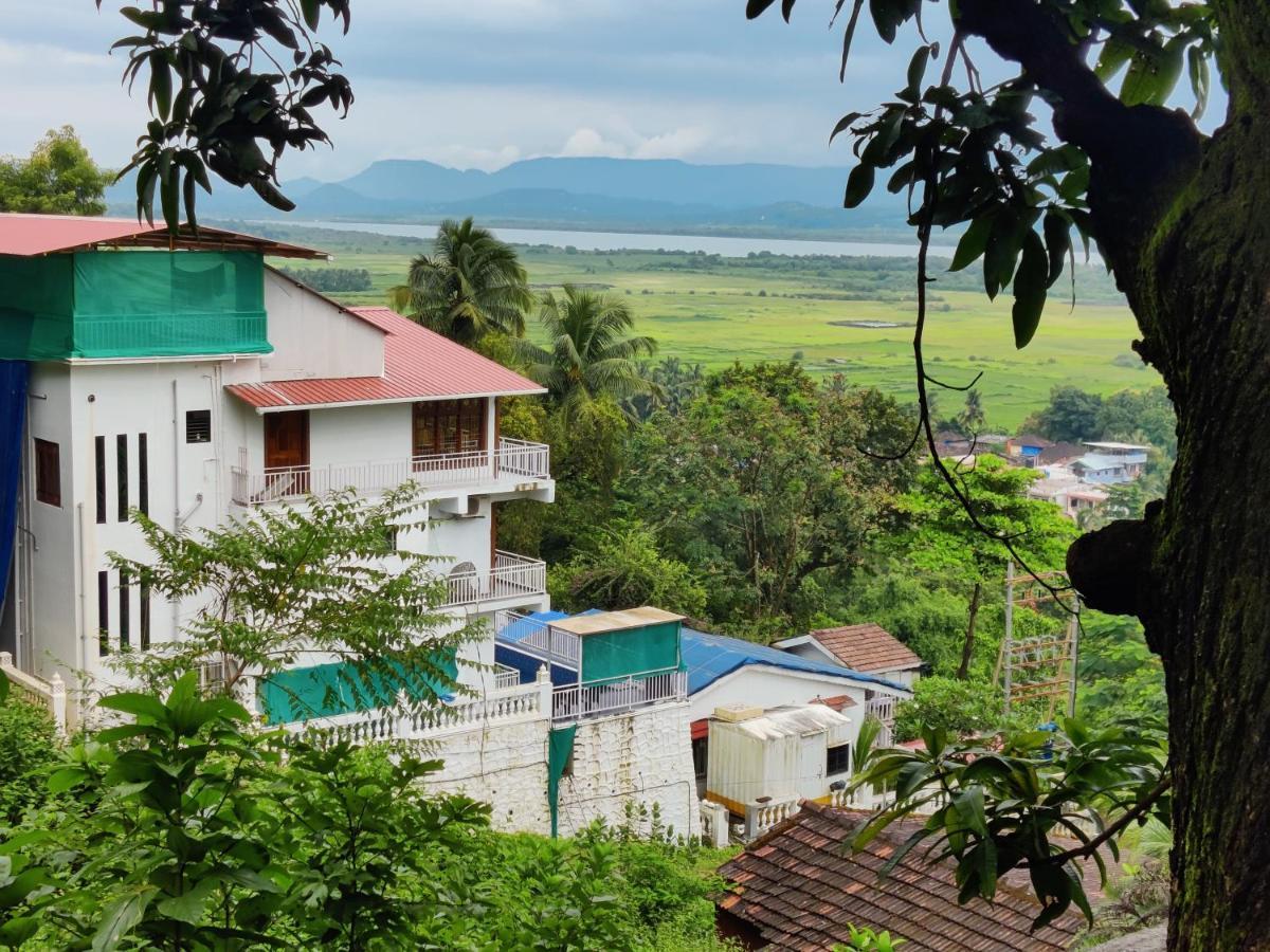 Whitehouse Homestay By Oxystays Hospitality อลีบาก ภายนอก รูปภาพ