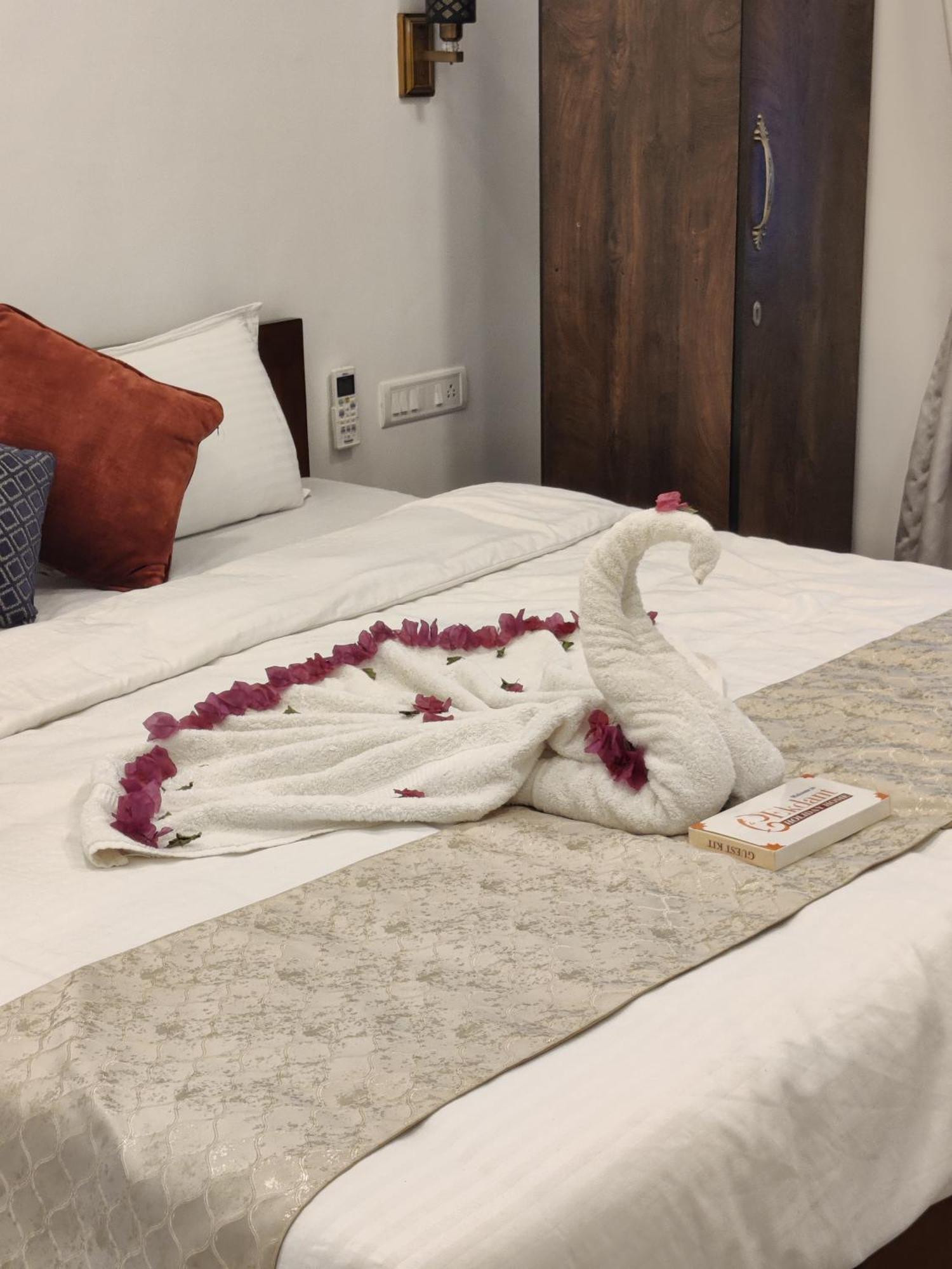Whitehouse Homestay By Oxystays Hospitality อลีบาก ภายนอก รูปภาพ