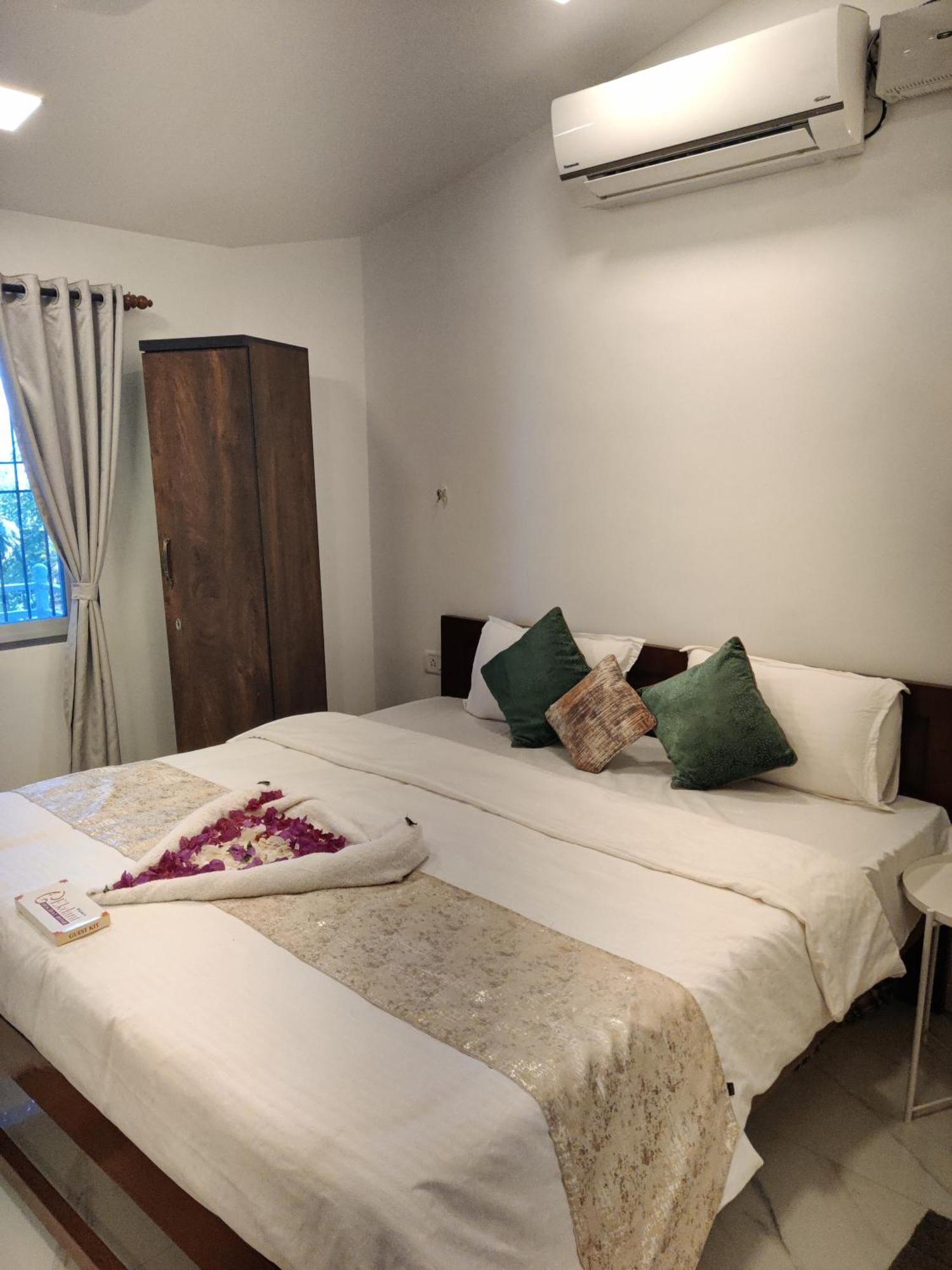 Whitehouse Homestay By Oxystays Hospitality อลีบาก ภายนอก รูปภาพ