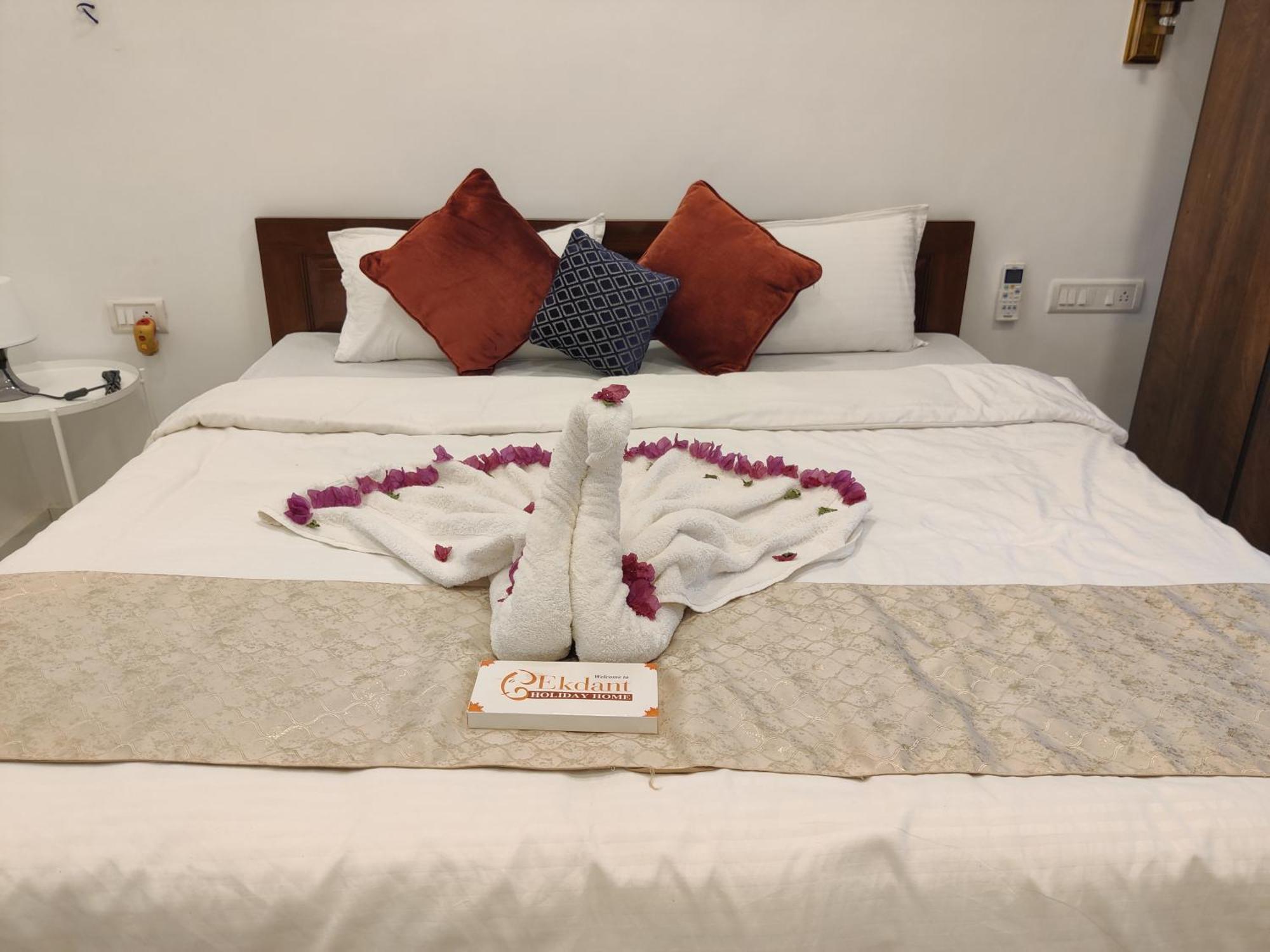 Whitehouse Homestay By Oxystays Hospitality อลีบาก ภายนอก รูปภาพ
