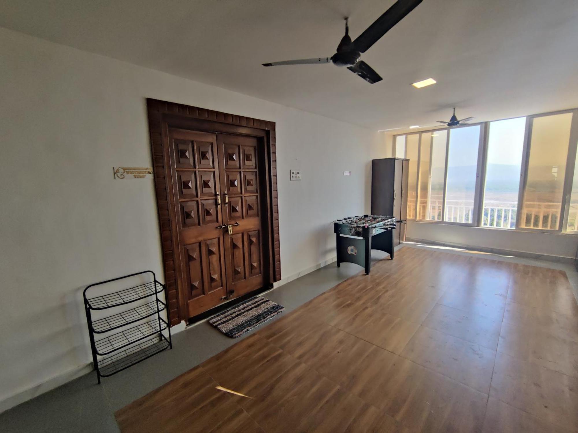 Whitehouse Homestay By Oxystays Hospitality อลีบาก ภายนอก รูปภาพ
