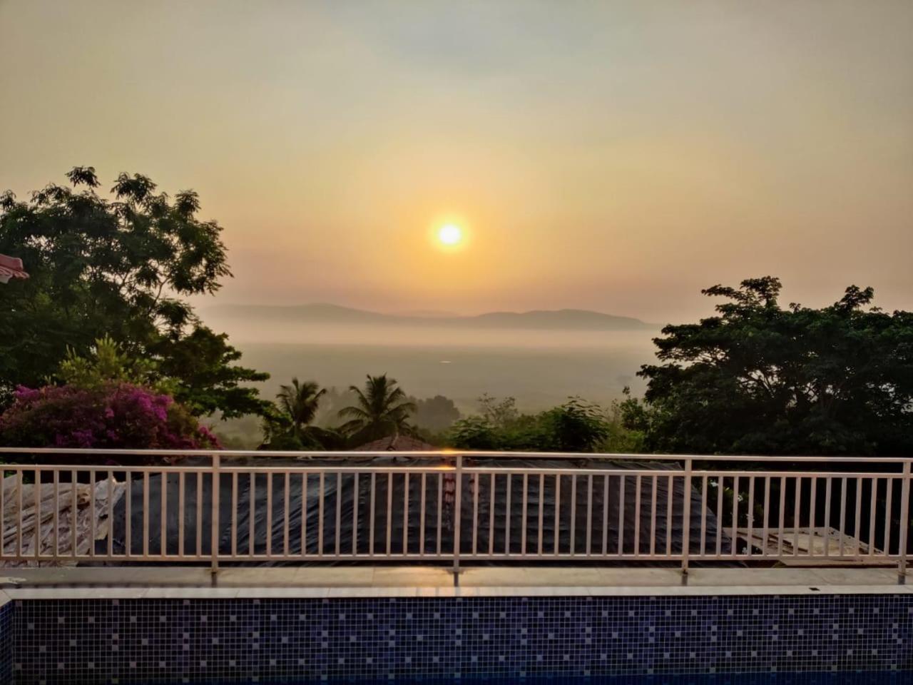 Whitehouse Homestay By Oxystays Hospitality อลีบาก ภายนอก รูปภาพ