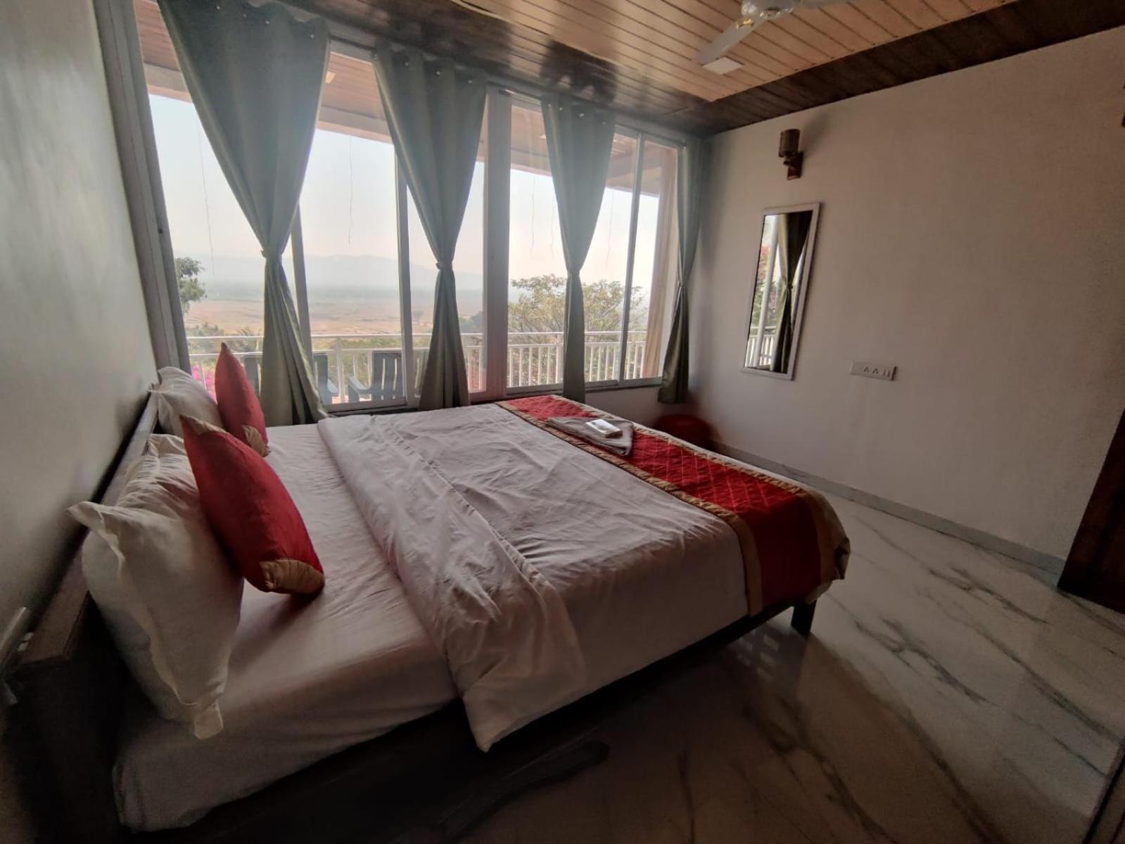 Whitehouse Homestay By Oxystays Hospitality อลีบาก ภายนอก รูปภาพ