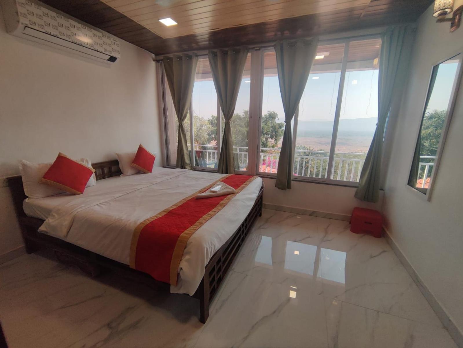 Whitehouse Homestay By Oxystays Hospitality อลีบาก ภายนอก รูปภาพ
